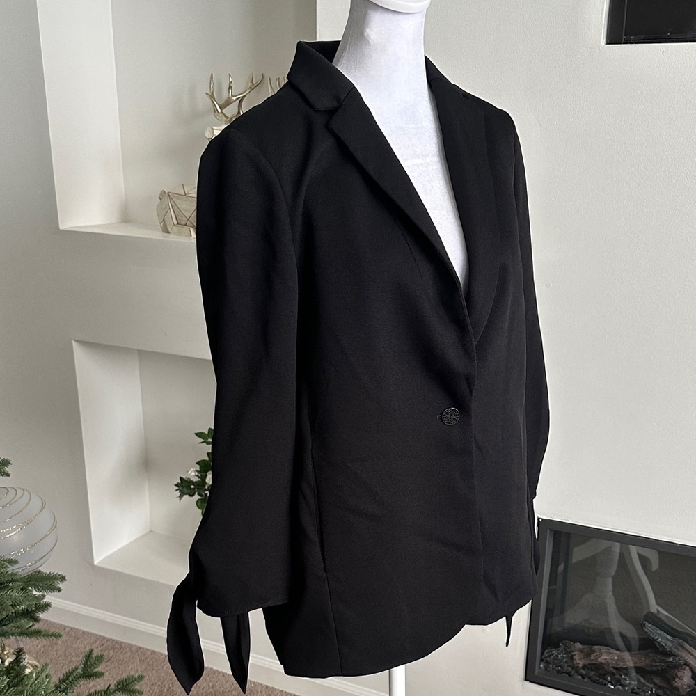 Cartonnier Classic Black Blazer - Picture 2 of 8